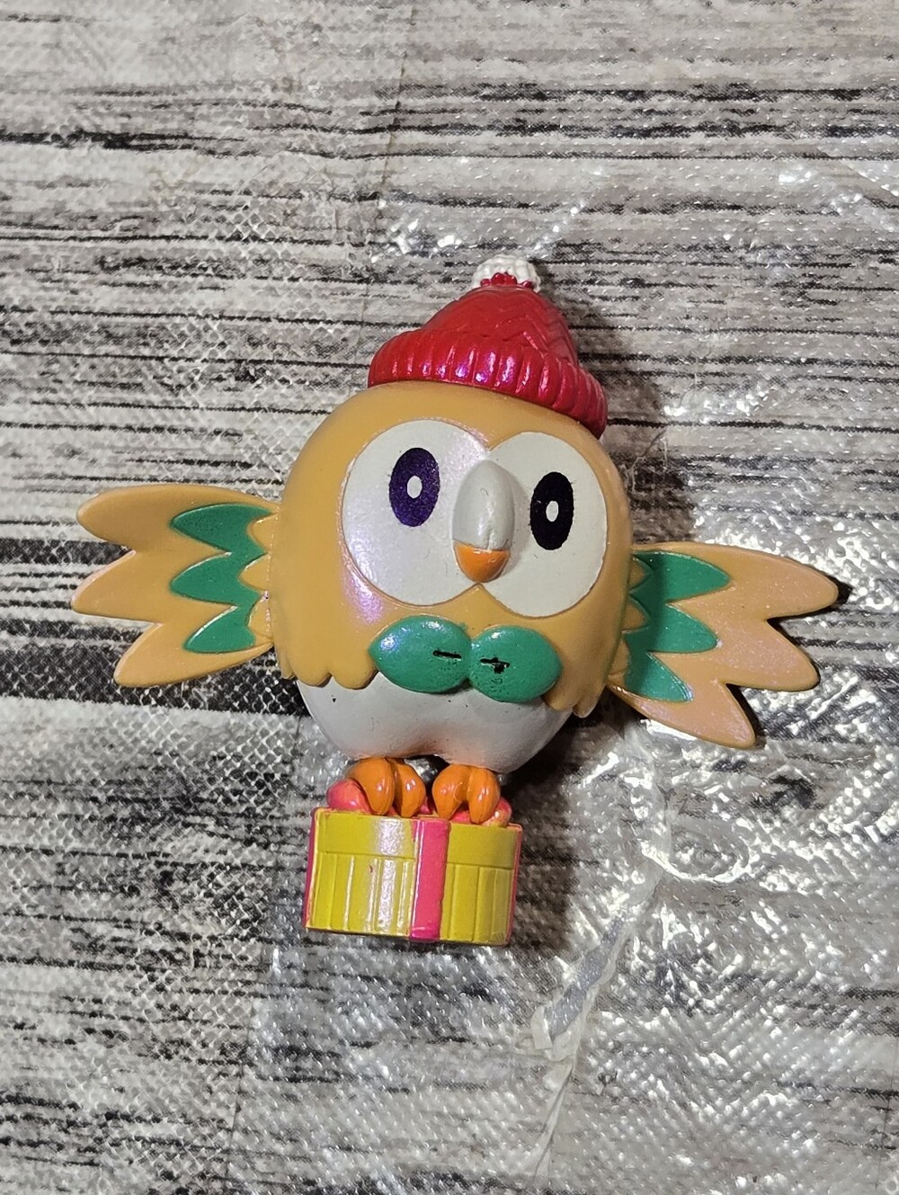 Jazwares Pokémon Holiday Rowlet 2-inch action figure excellent Condition